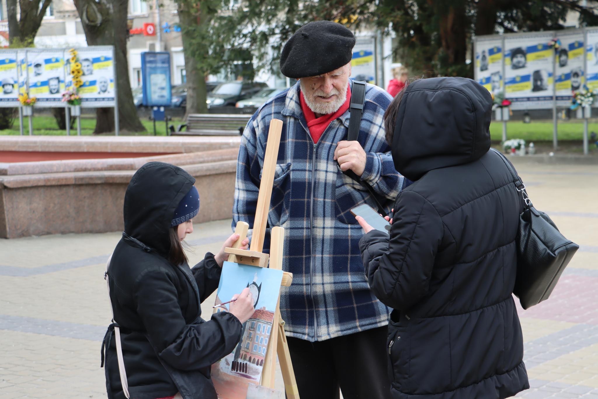 У центрі міста діти малювали картини зі впізнаваними локаціями Тернополя