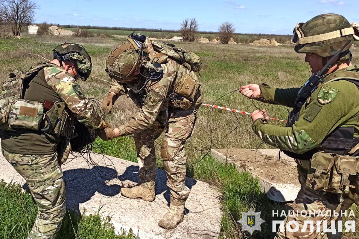 вибухотехніки тернопільської поліції проводять розмінування  деокупованих територій