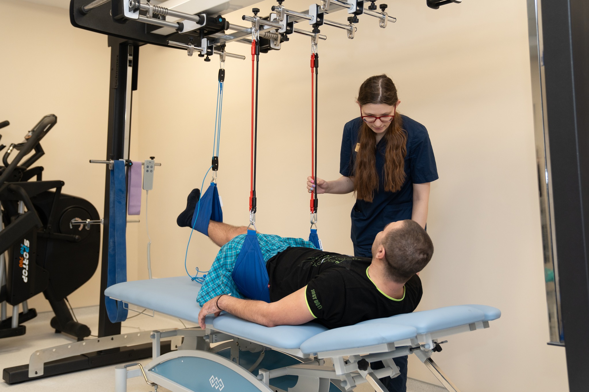 Новини Тернополя - фото з Реабілітаційний центр RECOVERY для поранених військових відкрили в одній з лікарень Тернополя На зображенні може бути: 1 особа та лікарня