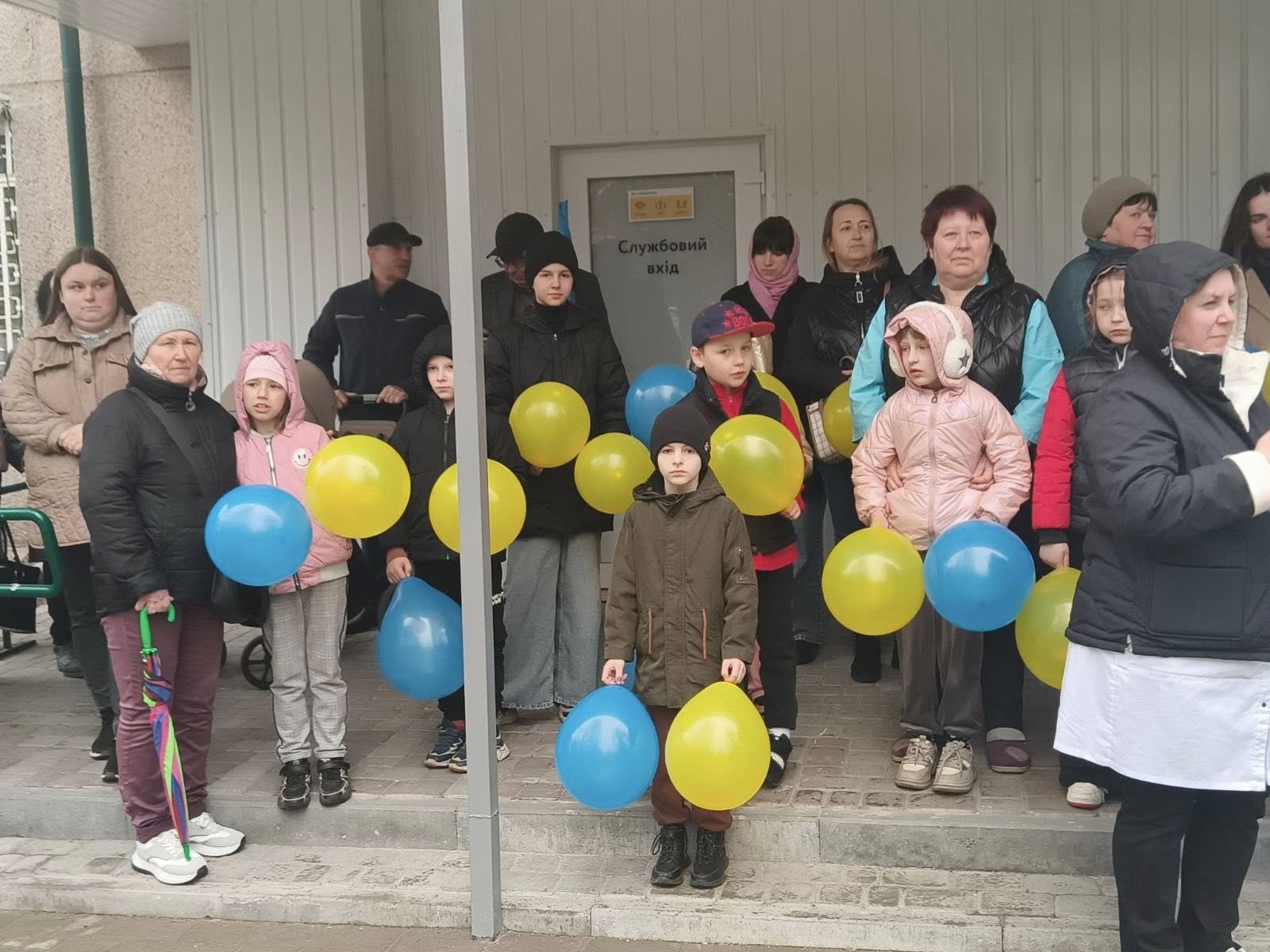 Новини Тернополя - фото з Вітаємо вас вдома: після майже трьох років уполоні на Тернопільщину повернулися двоє Героїв На зображенні може бути: 12 людей