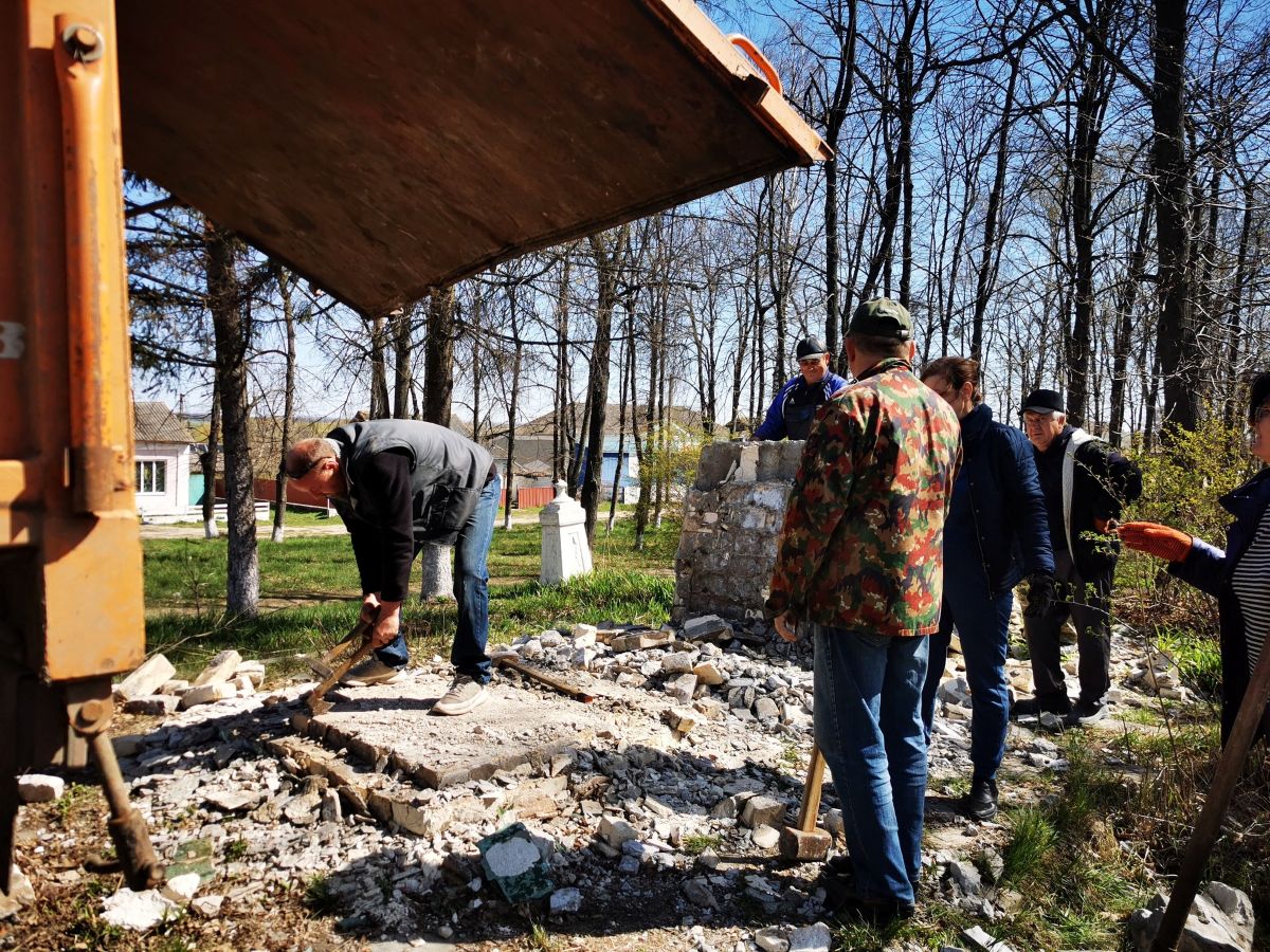 Новини Вінниці - фото з В Ободівці знайшли «капсулу» з портретом Шевченка і посланням нащадкам, яке прочитати не можна