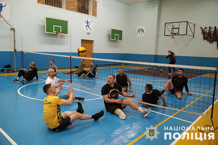 герої, які не здаються: у тернополі створюють команду з волейболу сидячи