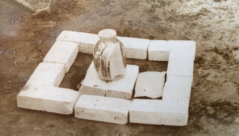 Новини Вінниці - фото з В Ободівці знайшли «капсулу» з портретом Шевченка і посланням нащадкам, яке прочитати не можна