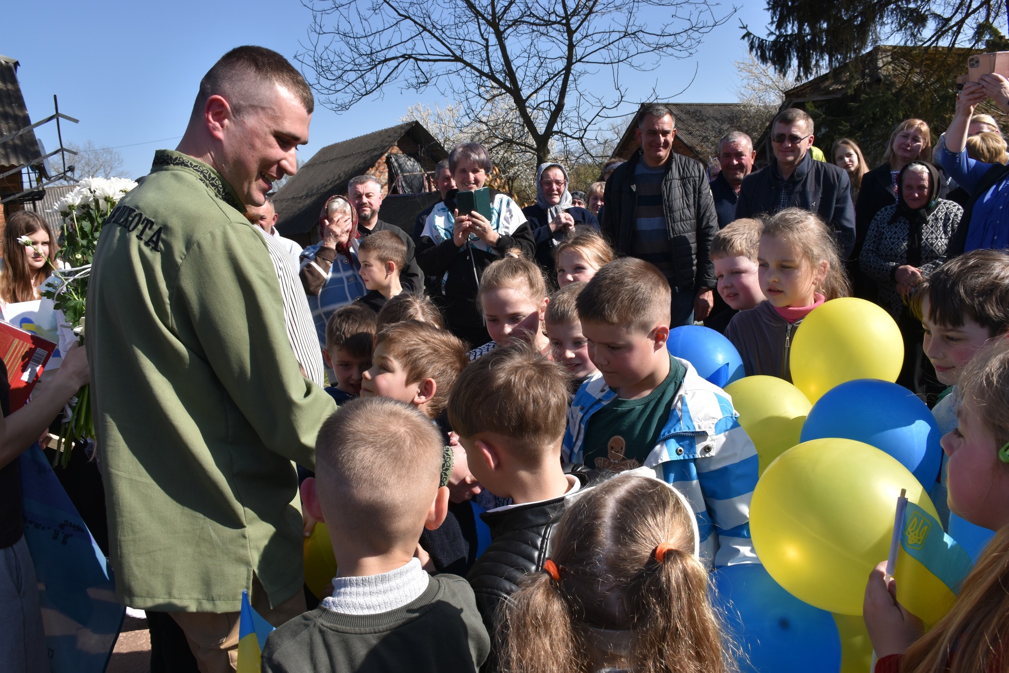 На зображенні може бути: 6 людей