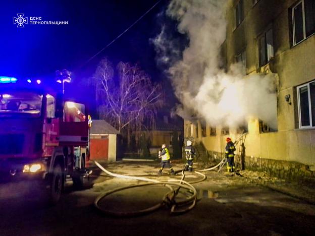 «Навчання тут зараз неможливе». Пожежа у Козівському ліцеї: що буде з учнями та вчителями