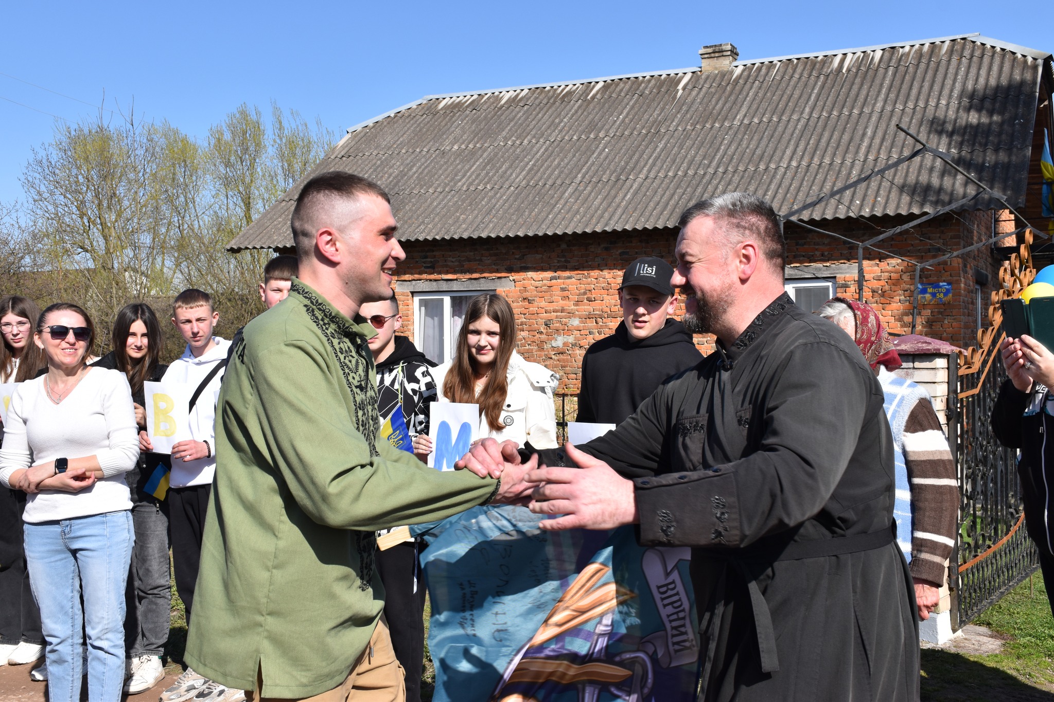 На зображенні може бути: 5 людей та текст «isi»