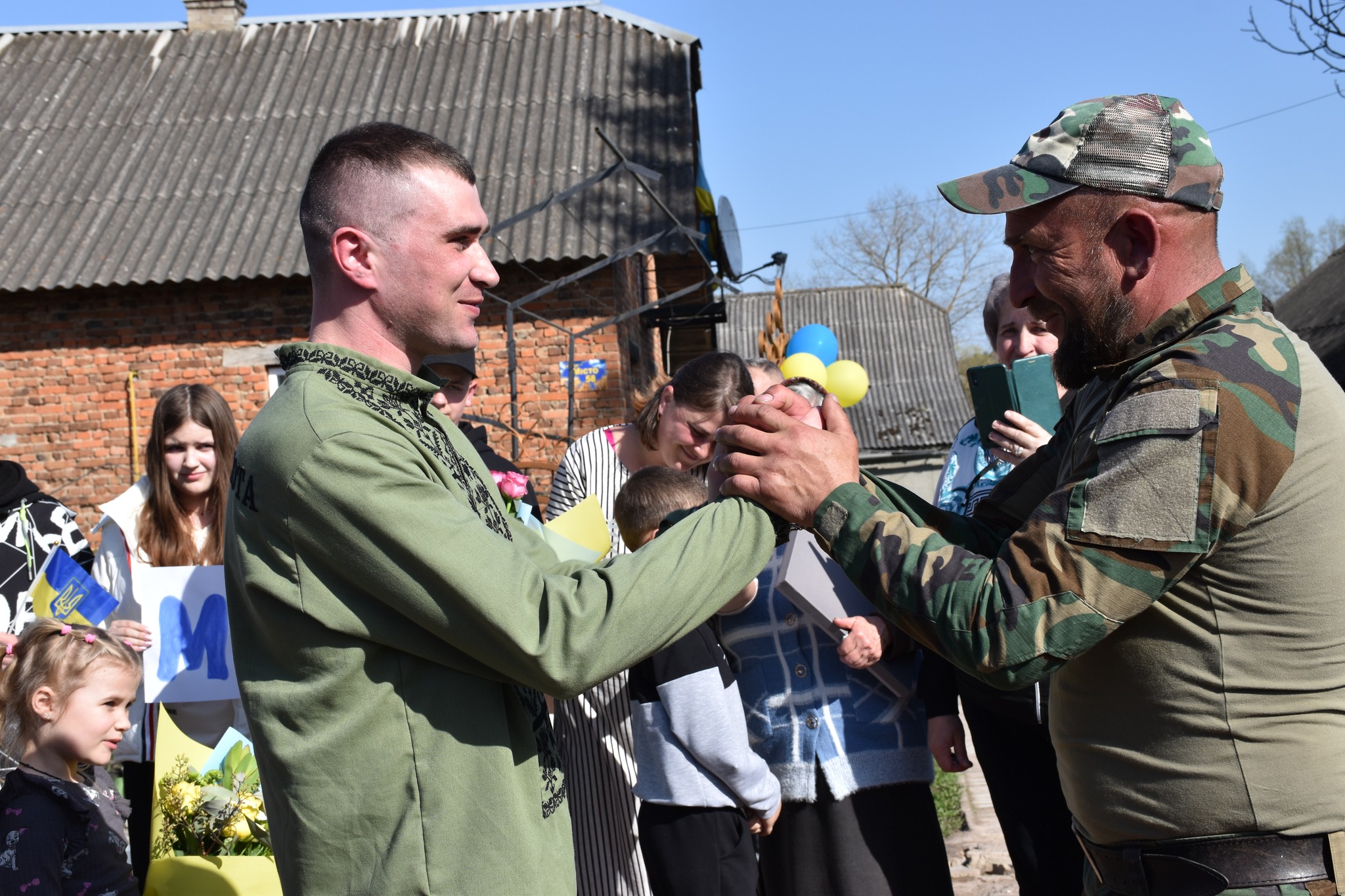 На зображенні може бути: 4 людини та текст