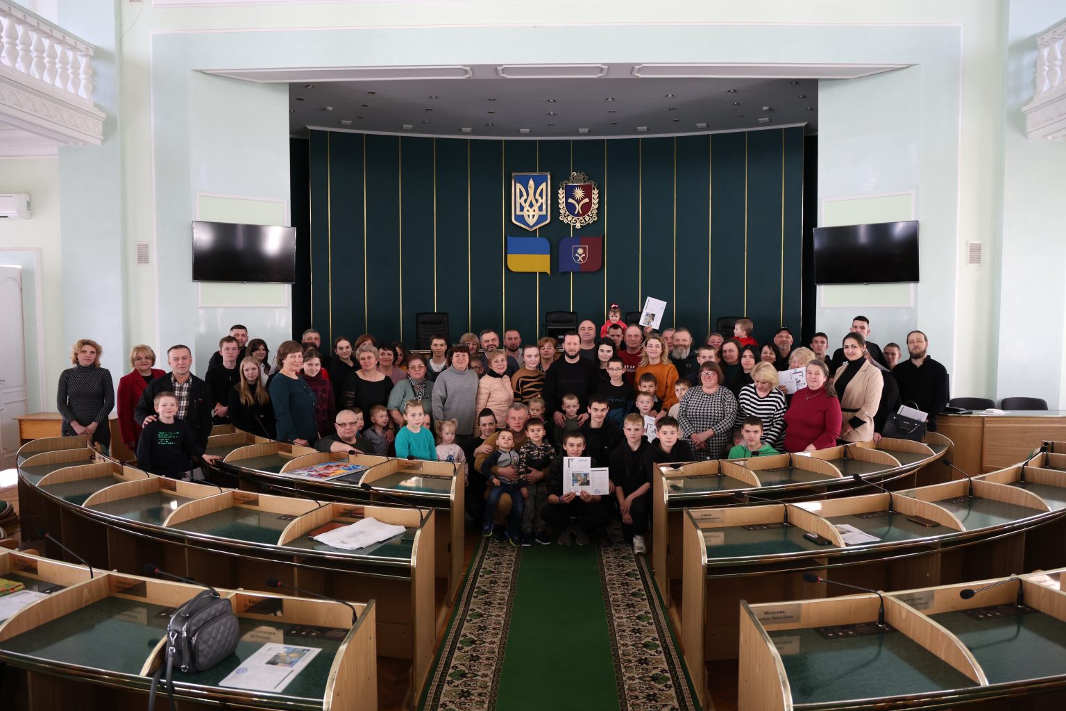 Новини Хмельницького - фото з Дитбудинкам на Хмельниччині передали обладнання на 3,2 мільйона