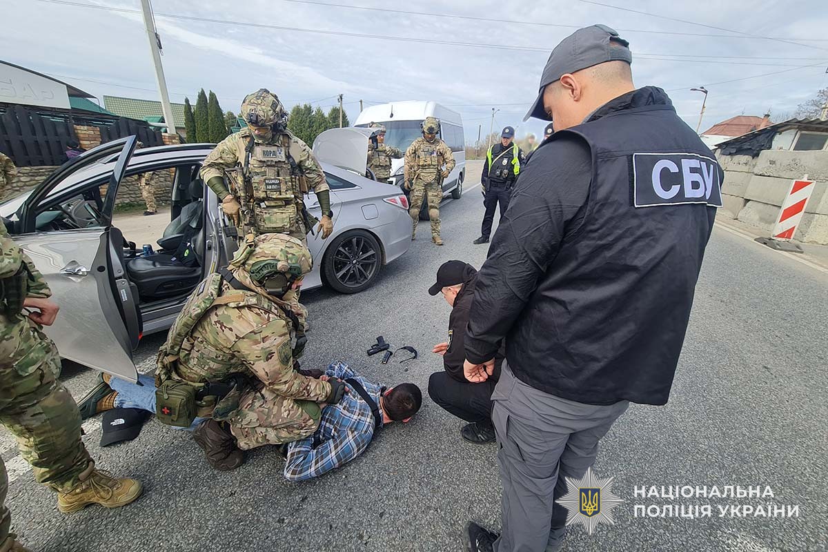 слідчі тернопільської поліції оголосили підозру організатору злочинної групи та його спільнику, які незаконно переправляли військовозобов’язаних через кордон