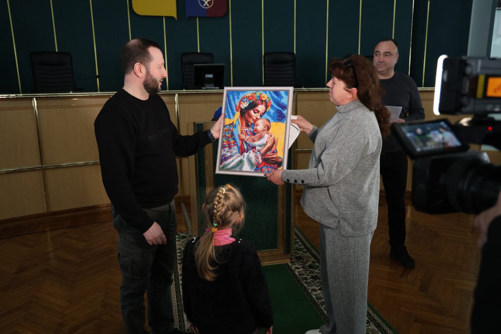 Новини Хмельницького - фото з Дитбудинкам на Хмельниччині передали обладнання на 3,2 мільйона