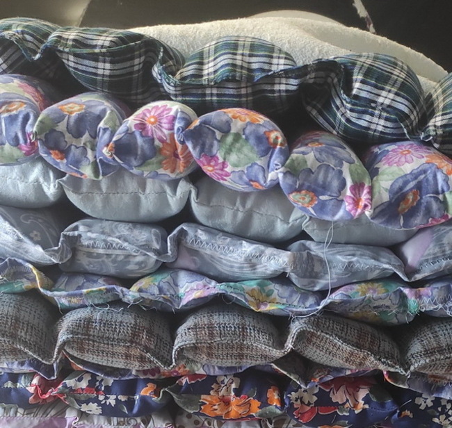 Новини Вінниці - фото з Натуральні мазі, подушки і матраци для фронту: у Яришеві жінки об'єдналися заради перемоги