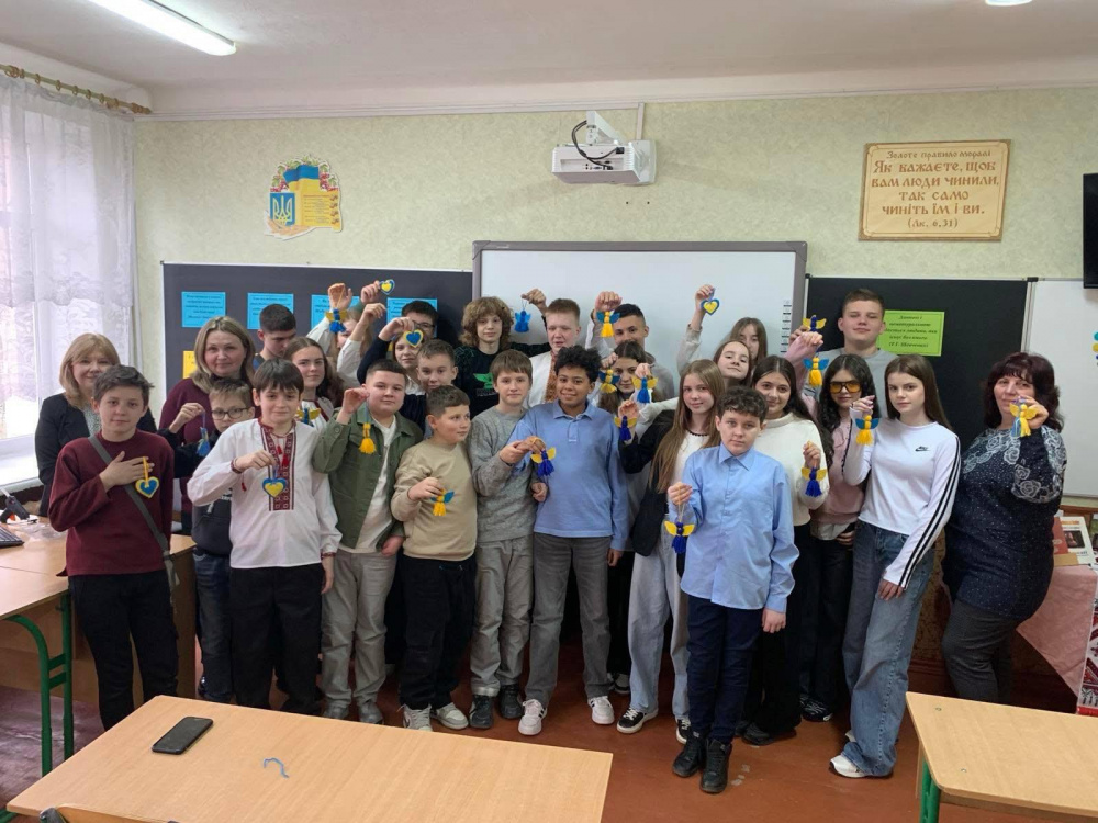 Новини Тернополя - фото з Тернопільські школярі передали великодні листівки та обереги для воїнів ЗСУ