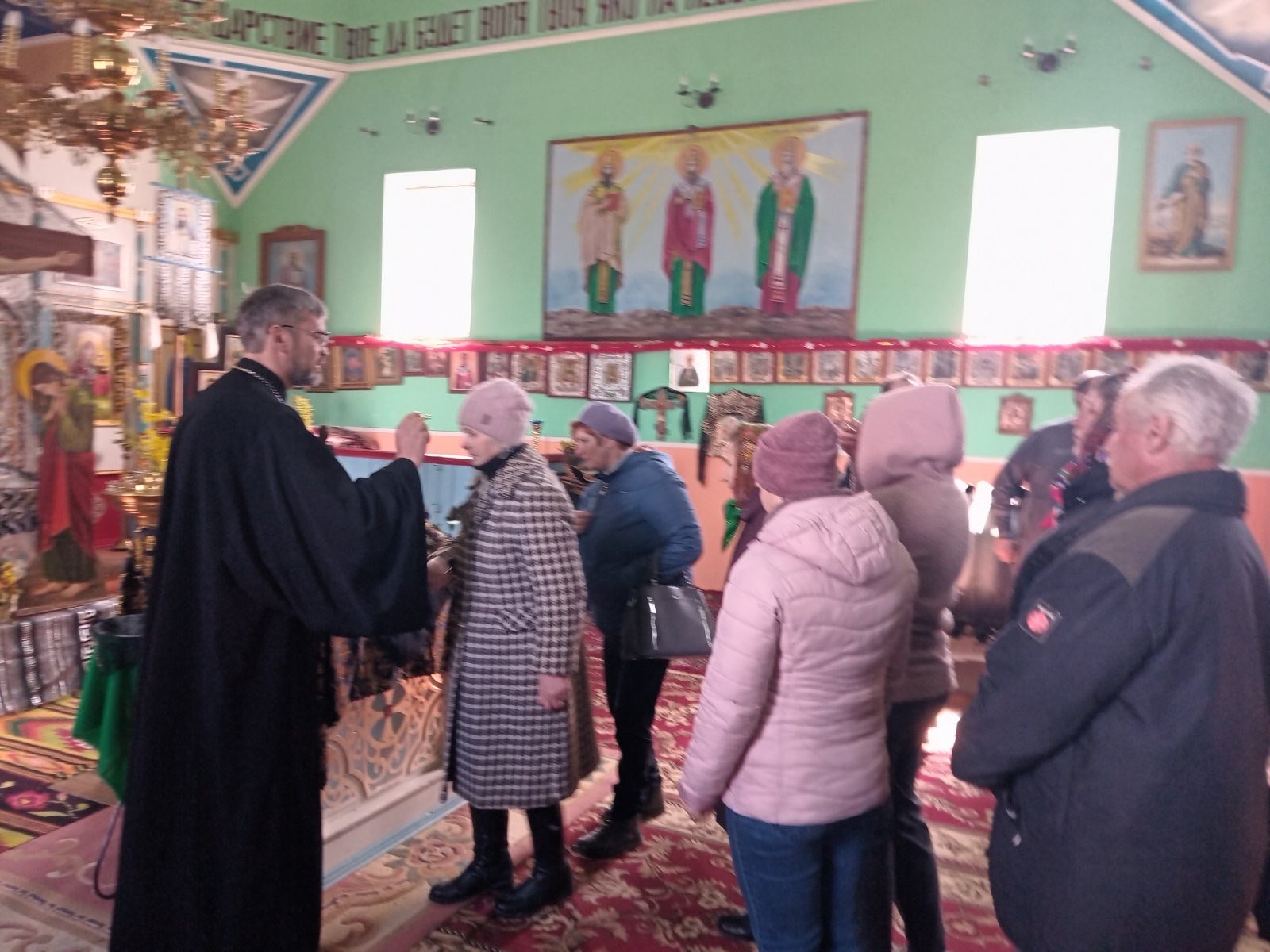 На зображенні може бути: 5 людей та текст