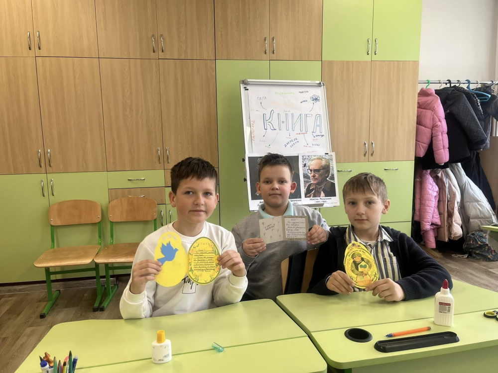 Новини Тернополя - фото з Тернопільські школярі передали великодні листівки та обереги для воїнів ЗСУ