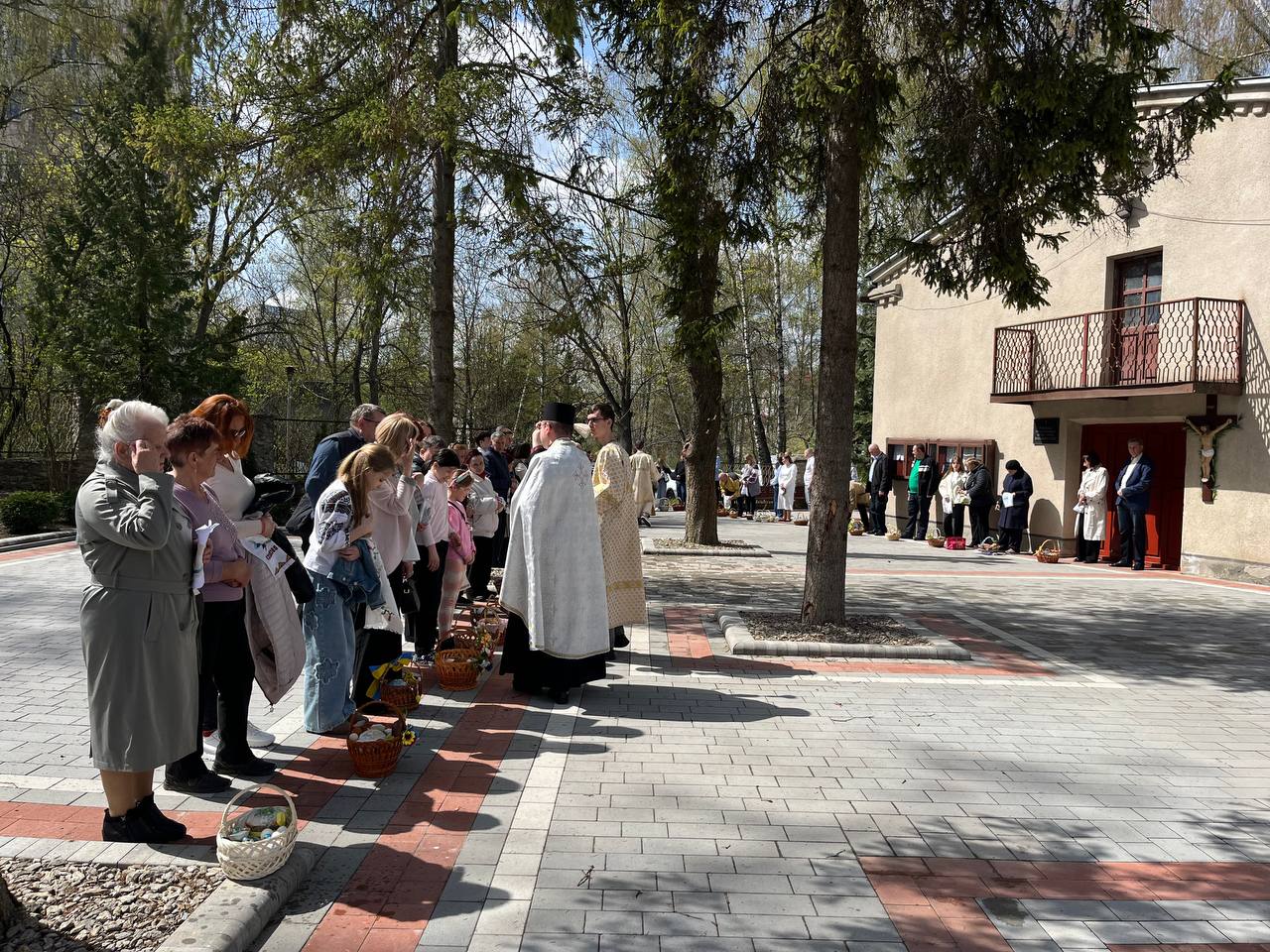 Новини Тернополя - фото з У Тернополі освячують великодні кошики (ОНОВЛЮЄТЬСЯ)