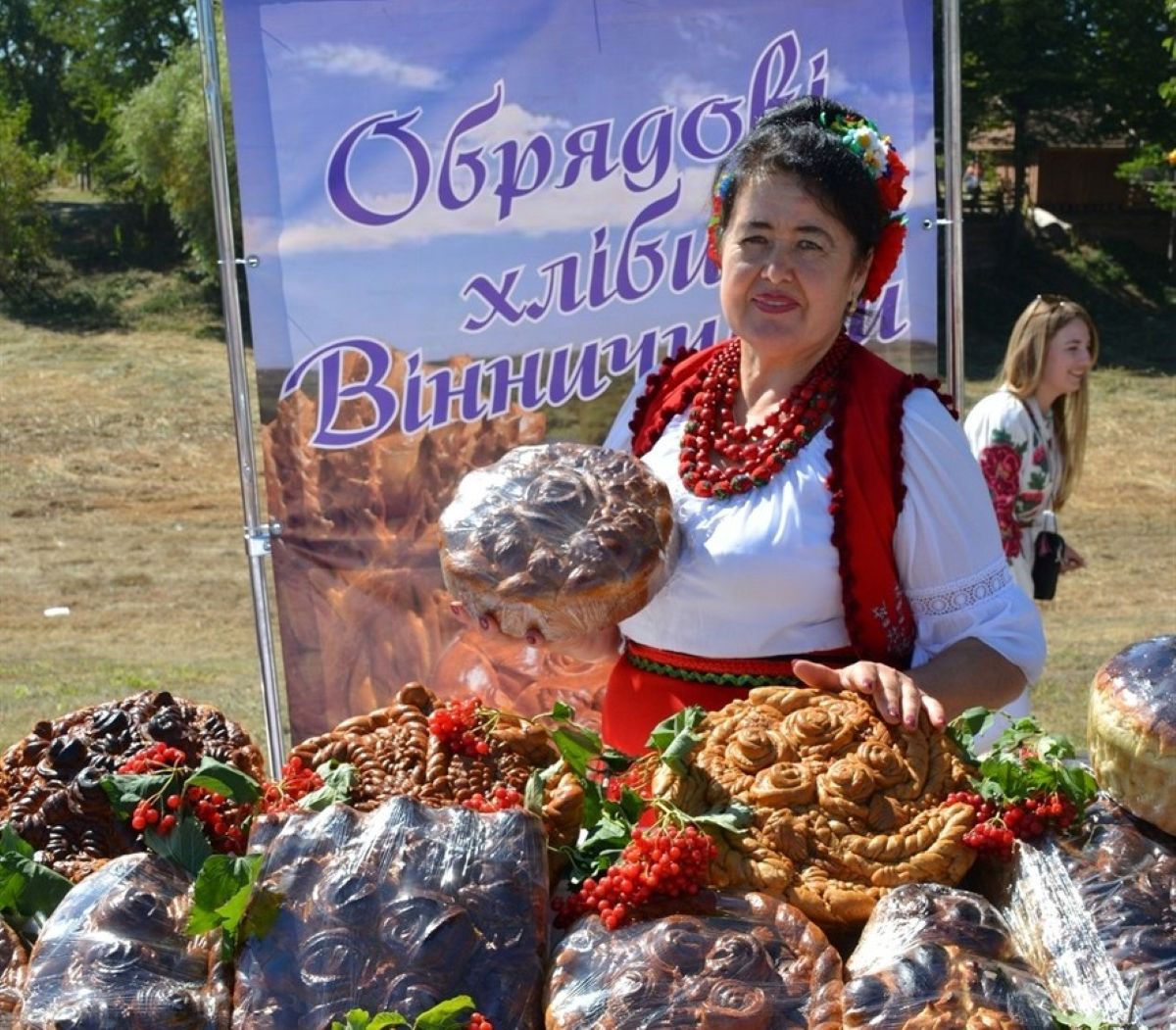 Новини Вінниці - фото з «З нашої родини у війську 14 чоловіків»: паски для фронту майстриня не рахує і не фотографує