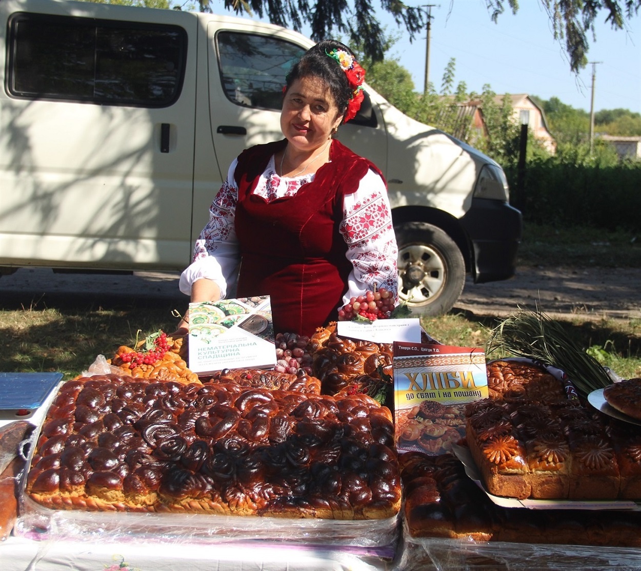 Новини Вінниці - фото з «З нашої родини у війську 14 чоловіків»: паски для фронту майстриня не рахує і не фотографує