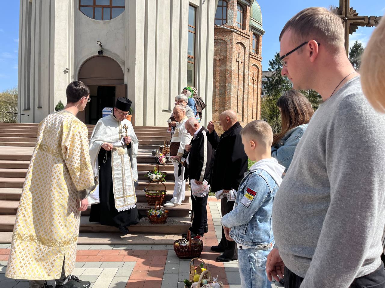 Новини Тернополя - фото з У Тернополі освячують великодні кошики (ОНОВЛЮЄТЬСЯ)