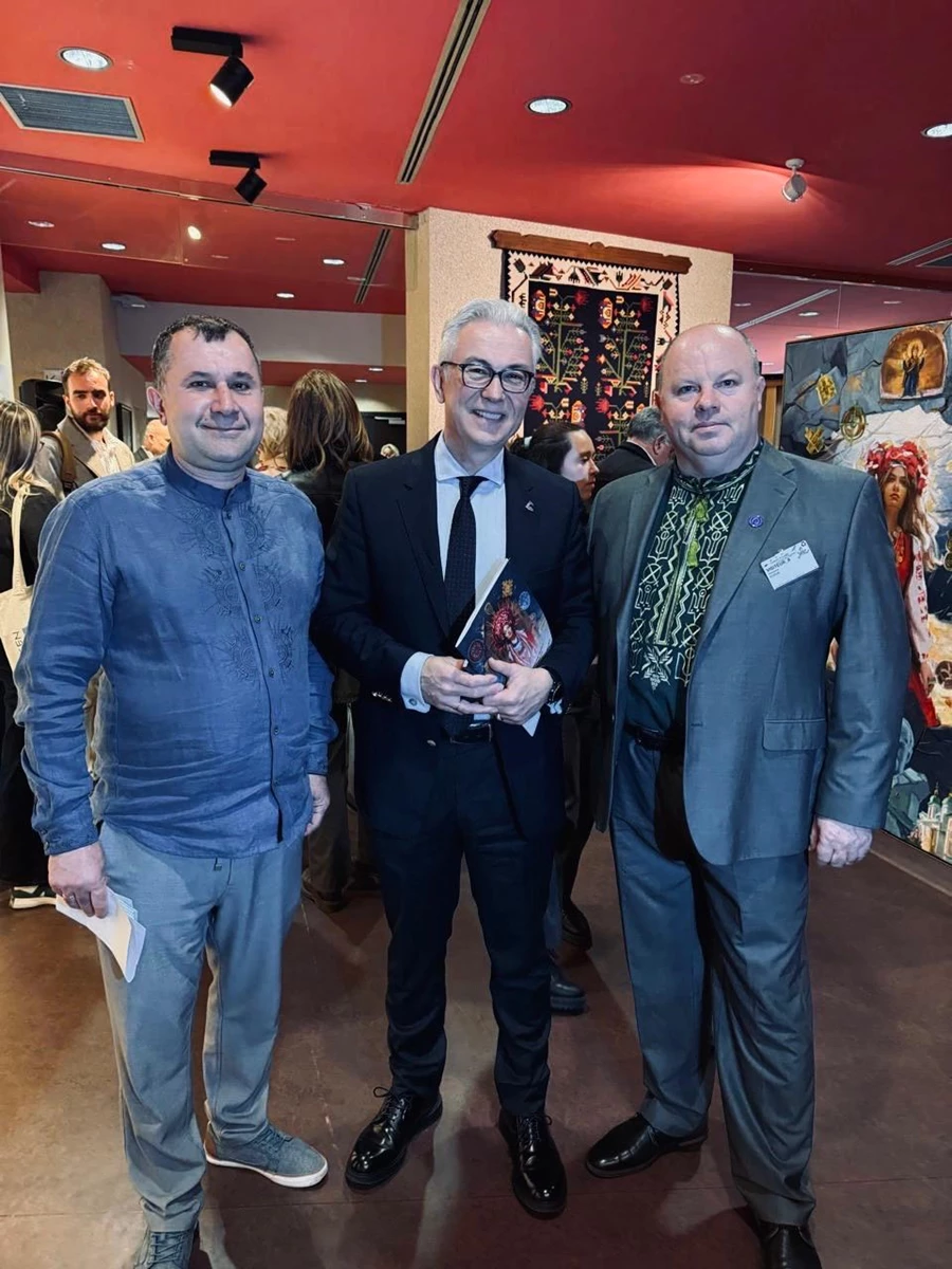 Новини Вінниці - фото з Вінницький художник Володимир Козюк представив виставку «Україна крізь віки» у Страсбурзі