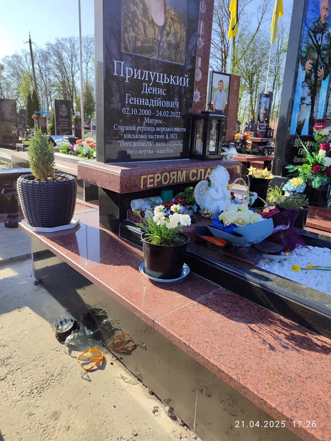 Новини Козятина - фото з «Нелюди. Як вас земля носить». У Козятині познущалися над могилами Героїв на Алеї Слави