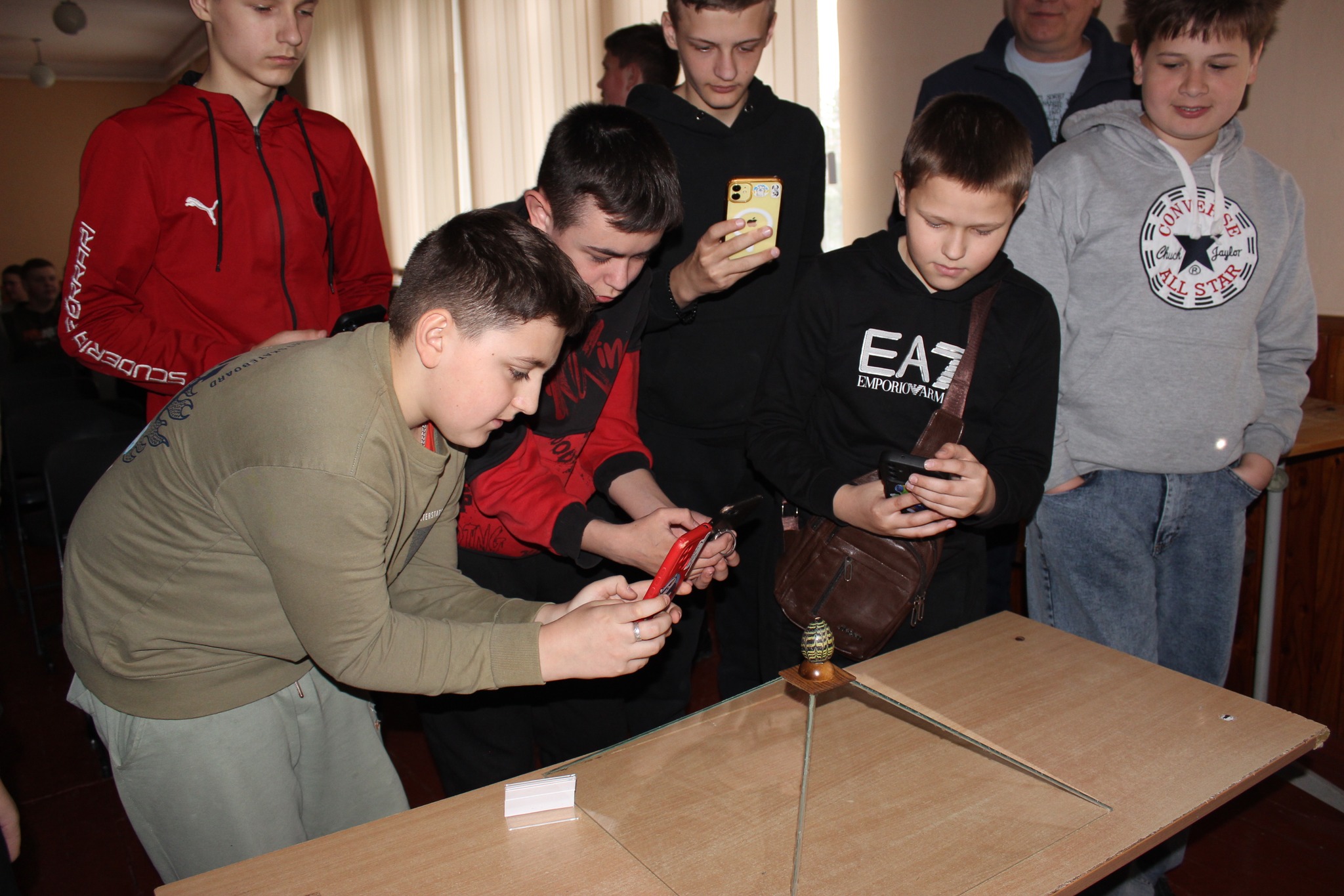 Новини Тернополя - фото з Княжу писанку, якій понад 900 років можна побачити у Кременці На зображенні може бути: 5 людей