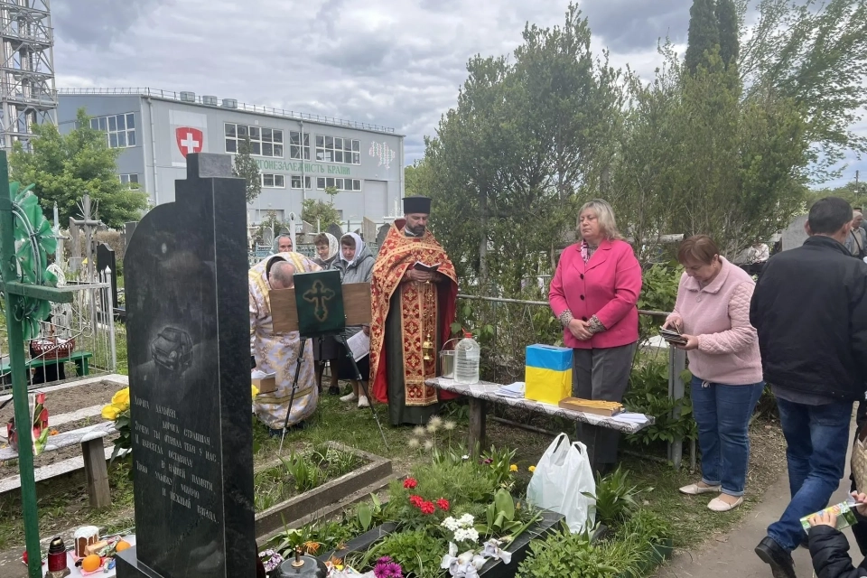 Новини Вінниці - фото з Проводи 2025 у Вінниці: священики і екологи дають рекомендації, як правильно поминати рідних