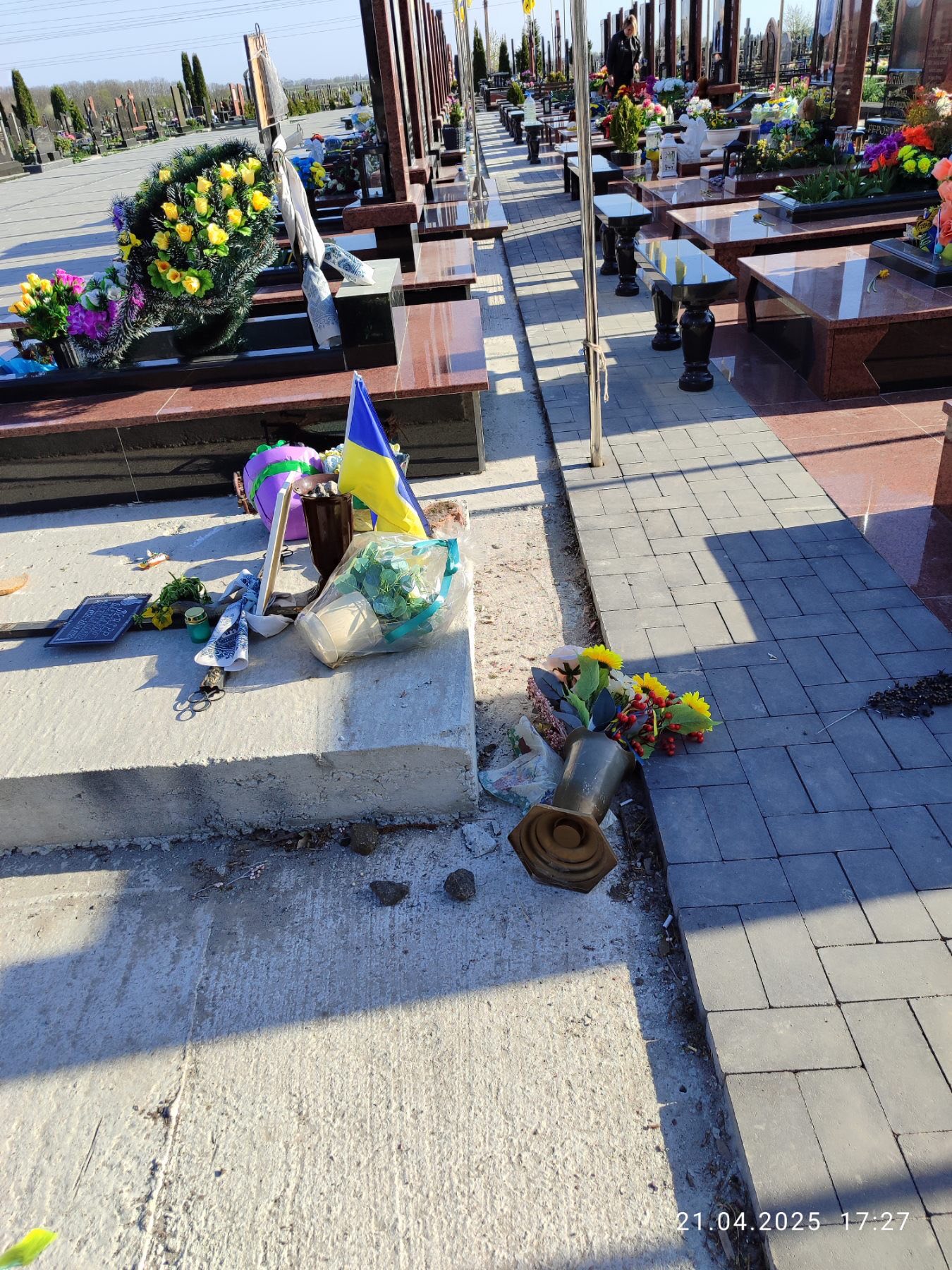 Новини Козятина - фото з «Нелюди. Як вас земля носить». У Козятині познущалися над могилами Героїв на Алеї Слави