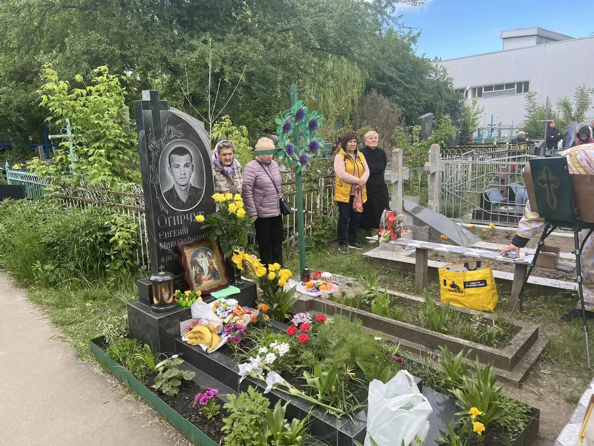 Новини Вінниці - фото з Проводи 2025 у Вінниці: священики і екологи дають рекомендації, як правильно поминати рідних