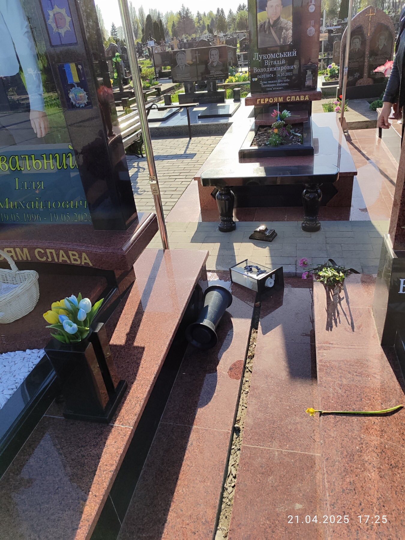 Новини Козятина - фото з «Нелюди. Як вас земля носить». У Козятині познущалися над могилами Героїв на Алеї Слави