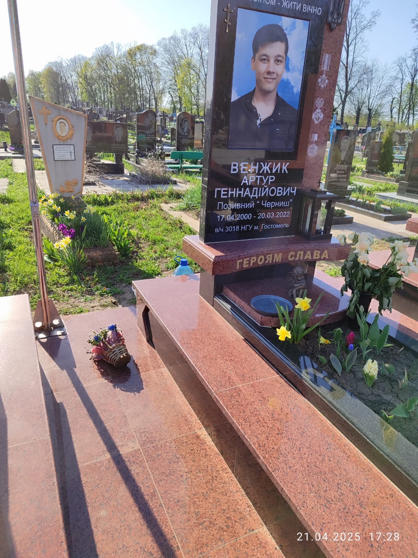 Новини Козятина - фото з «Нелюди. Як вас земля носить». У Козятині познущалися над могилами Героїв на Алеї Слави