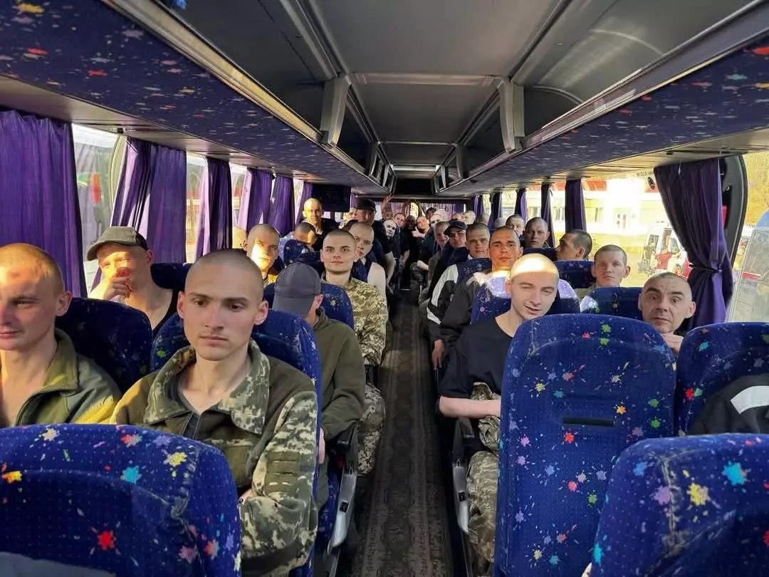 Новини Хмельницького - фото з «Емоцій не передати, я кричала на всю хату»: мама про звільненого з полону 22-річного Дмитра Джуса