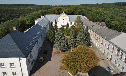 Новини Тернополя - фото з Легенда про прокляту скриню в Язловецькому замку: чому туристи захоплені, а місцеві — лякаються Язловецький замок: таємниця, яку вам не розкажуть на звичайній екскурсії