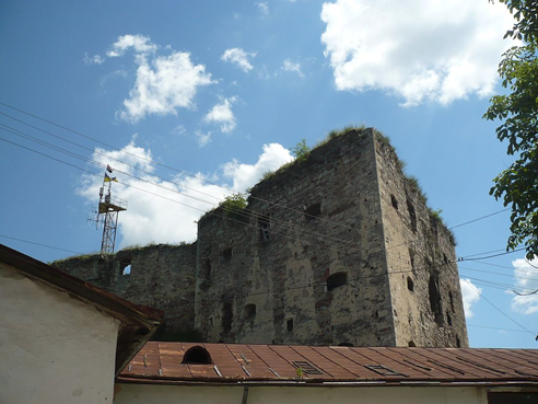 Новини Тернополя - фото з Легенда про прокляту скриню в Язловецькому замку: чому туристи захоплені, а місцеві — лякаються Язловецький замок: таємниця, яку вам не розкажуть на звичайній екскурсії