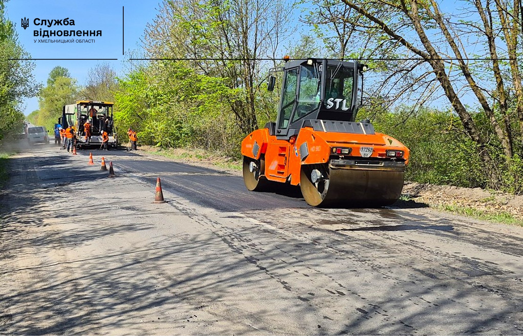 Возможно, это изображение 6 человек, дорога и текст «Служба в.дновлення УХМЕЛЬНИЦЬКЙ ОБПАСТ STL 050 37259 สม»