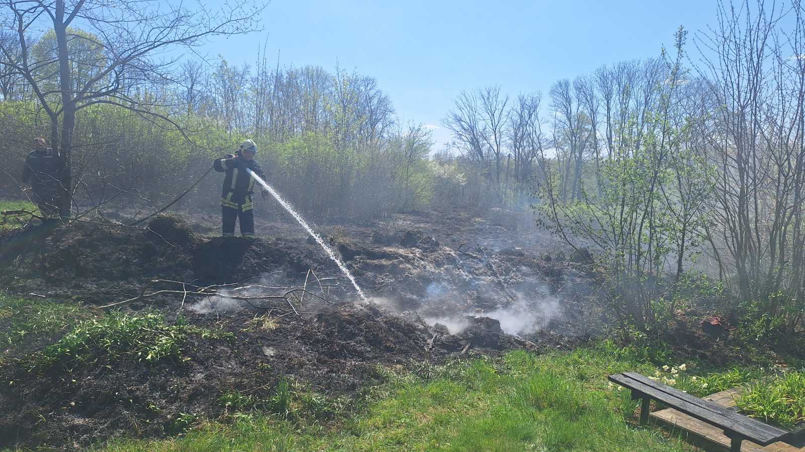 Новини Козятина - фото з У Кордишівці чоловіка, який підпалив суху траву, притягнули до відповідальності