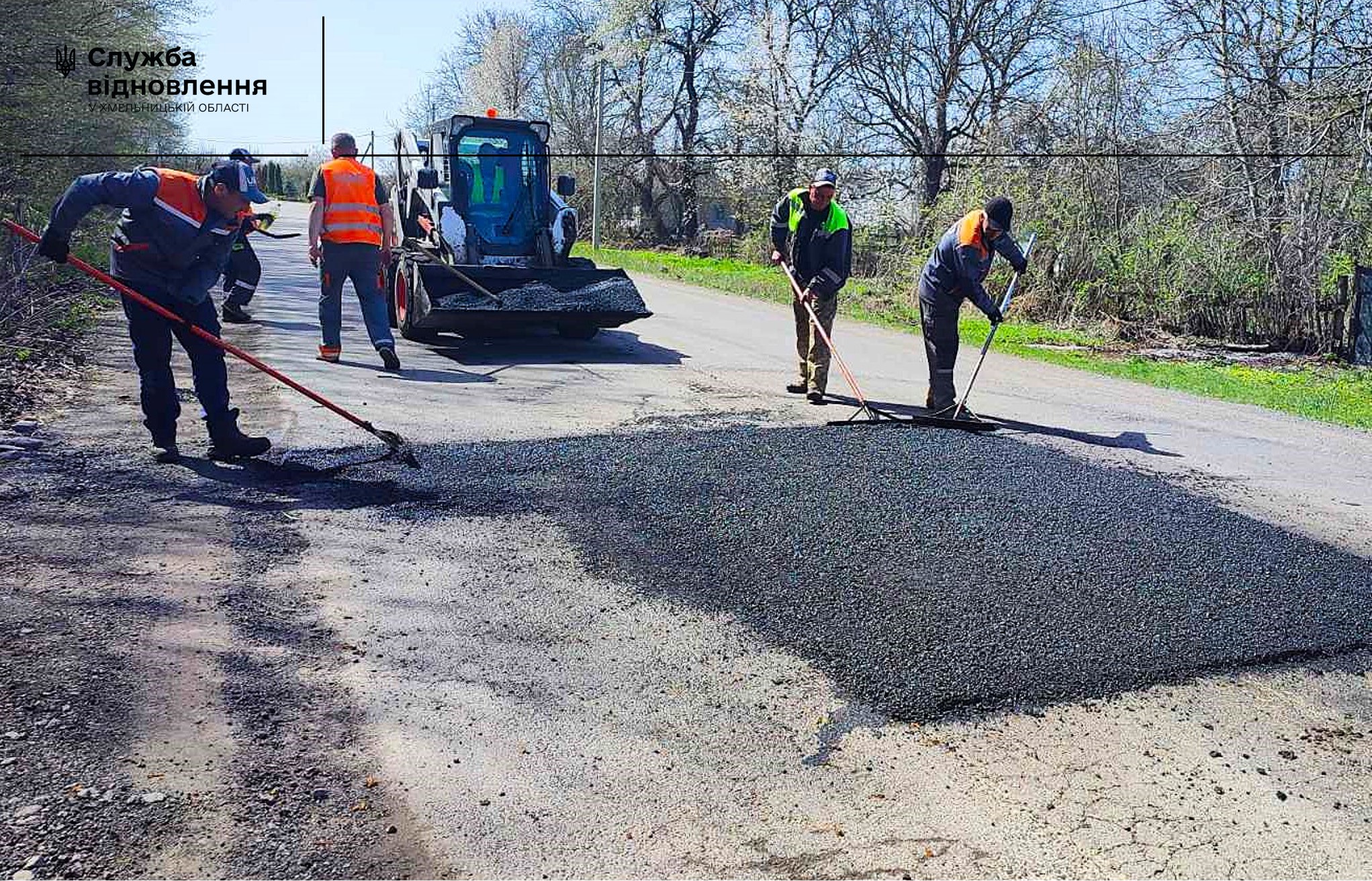 Возможно, это изображение 6 человек и дорога