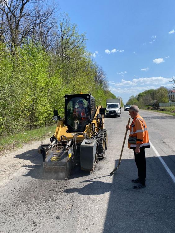 Новини Вінниці - фото з У Стрижавці відновлюють стан дорожнього покриття