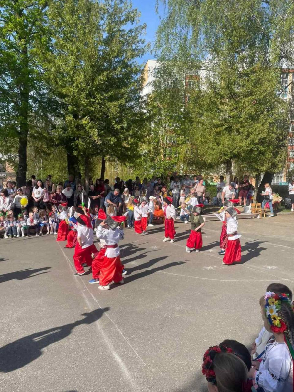 Новини Тернополя - фото з У Тернопільському дитсадку №19 діти ярмаркували, щоб купити дрон для наших військових