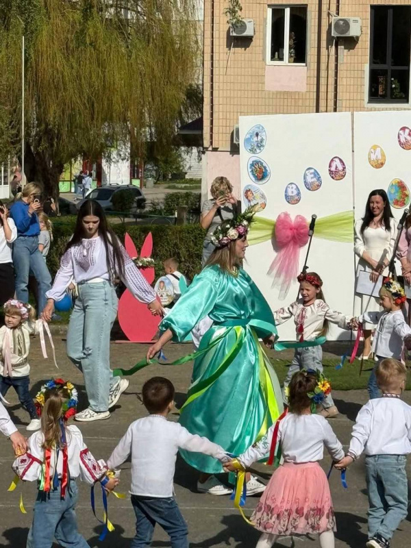Новини Тернополя - фото з У Тернопільському дитсадку №19 діти ярмаркували, щоб купити дрон для наших військових