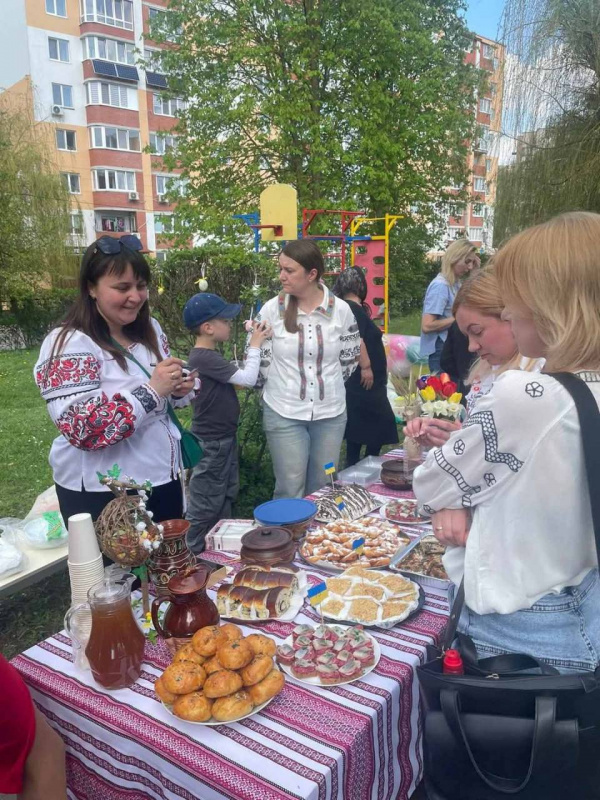 Новини Тернополя - фото з У Тернопільському дитсадку №19 діти ярмаркували, щоб купити дрон для наших військових