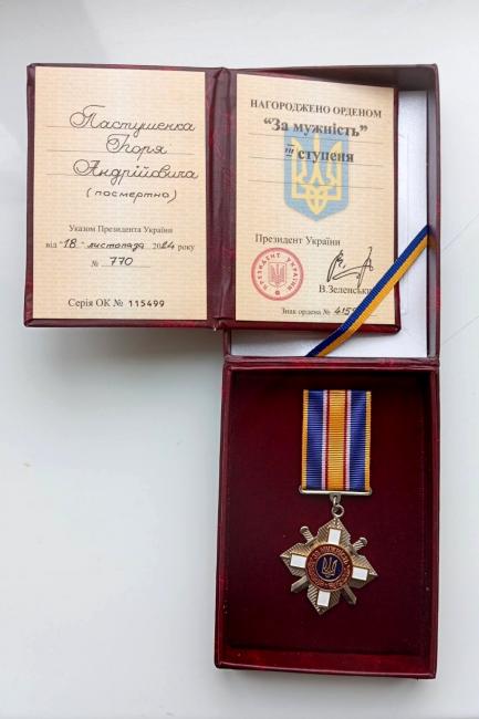 Новини Вінниці - фото з Матері Героя Ігоря Пастушенка з Погребищенської громади вручили орден «За мужність» ІІІ ступеня