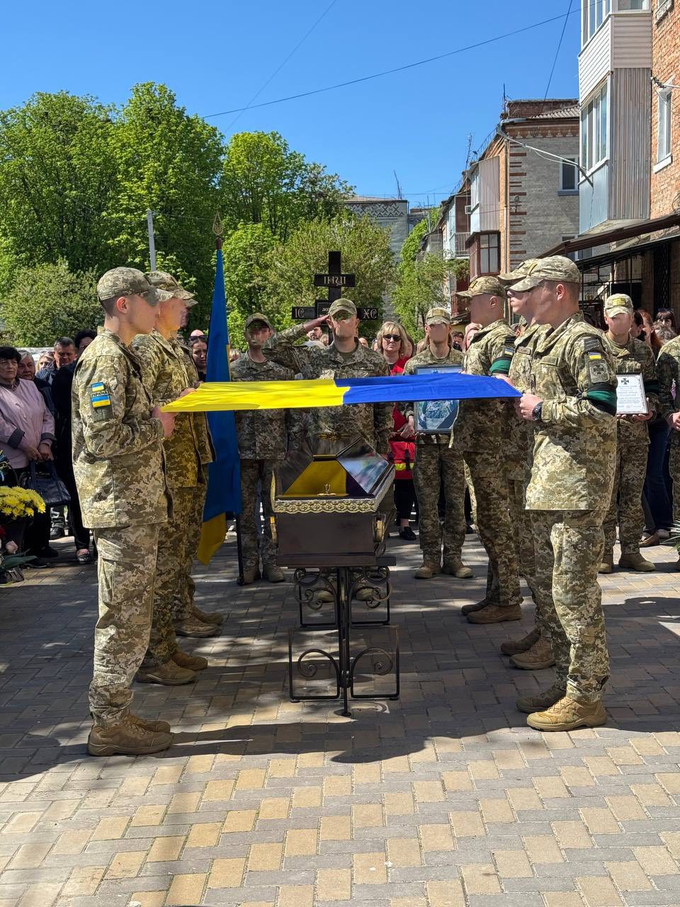 Новини Хмельницького - фото з «Здійснив 120 бойових виходів»: на Хмельниччині попрощались з воїном Дмитром Лозіцьким