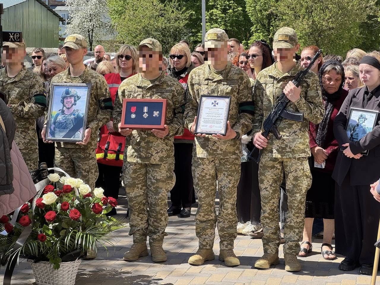 Новини Хмельницького - фото з «Здійснив 120 бойових виходів»: на Хмельниччині попрощались з воїном Дмитром Лозіцьким