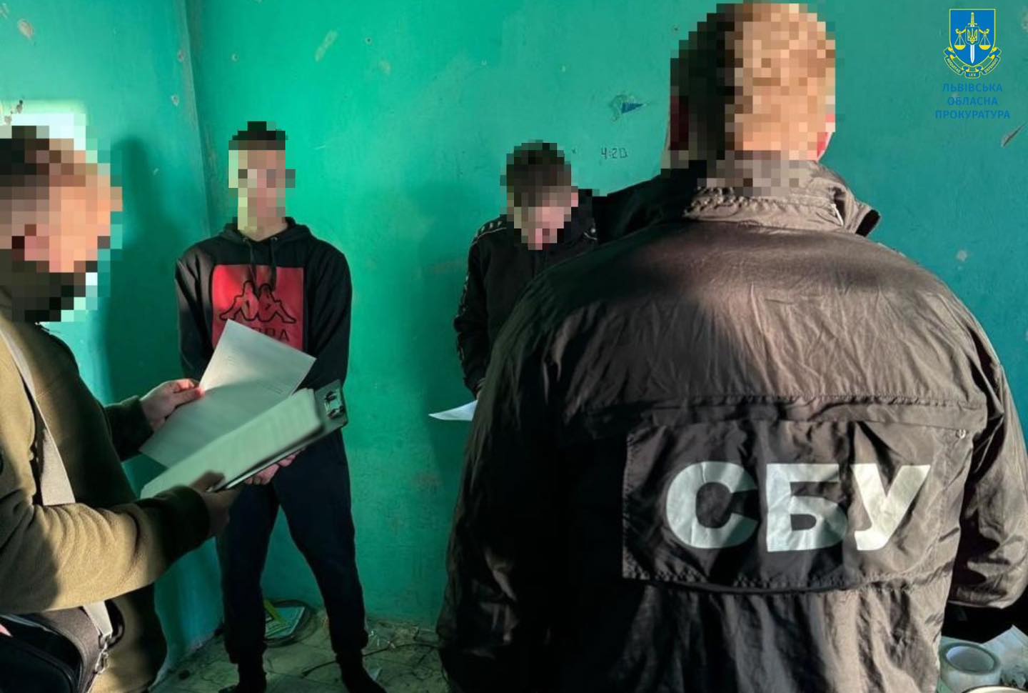 Новини Тернополя - фото з Чоловік з Тернопільщини за завданням росіян погодився вчинити диверсію на залізниці На зображенні може бути: 4 людини та текст