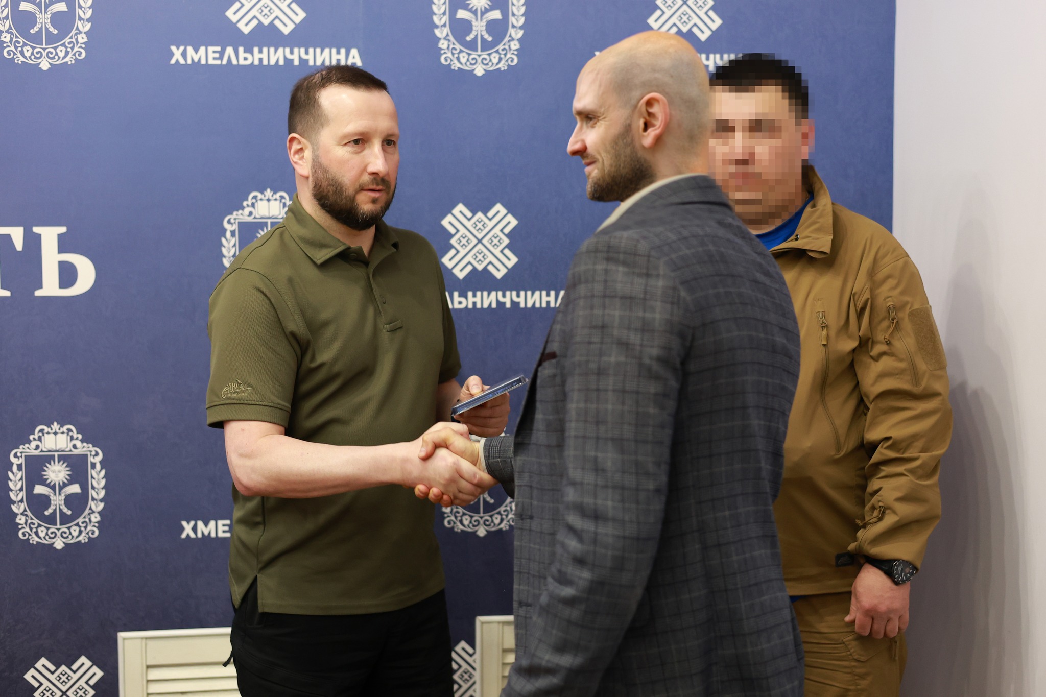 Новини Хмельницького - фото з Чотирьох мешканців  Хмельниччини за заслуги відзначили грамотами та званнями