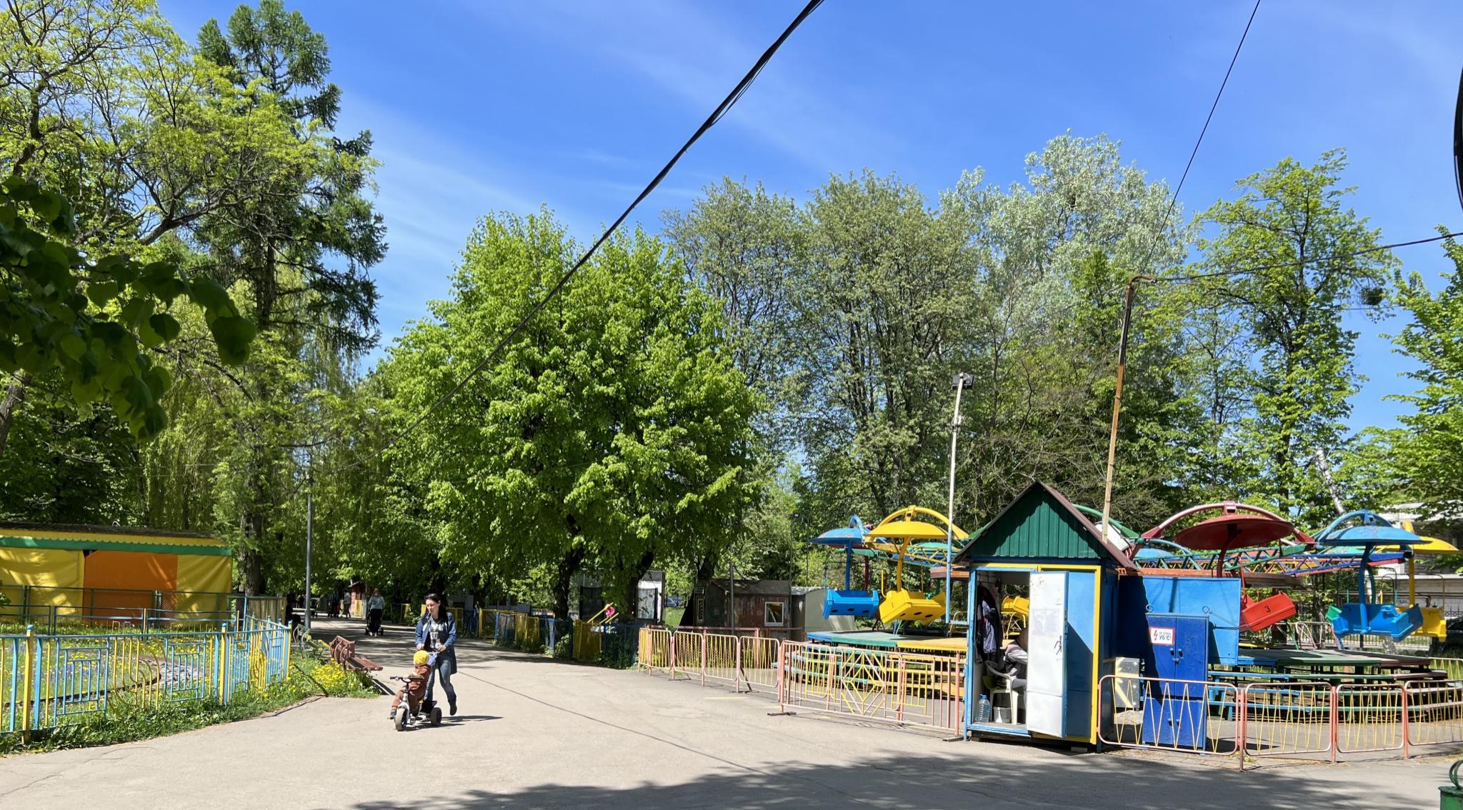 Новини Вінниці - фото з У центральному парку запрацювали атракціони. Яка вартість квитків?