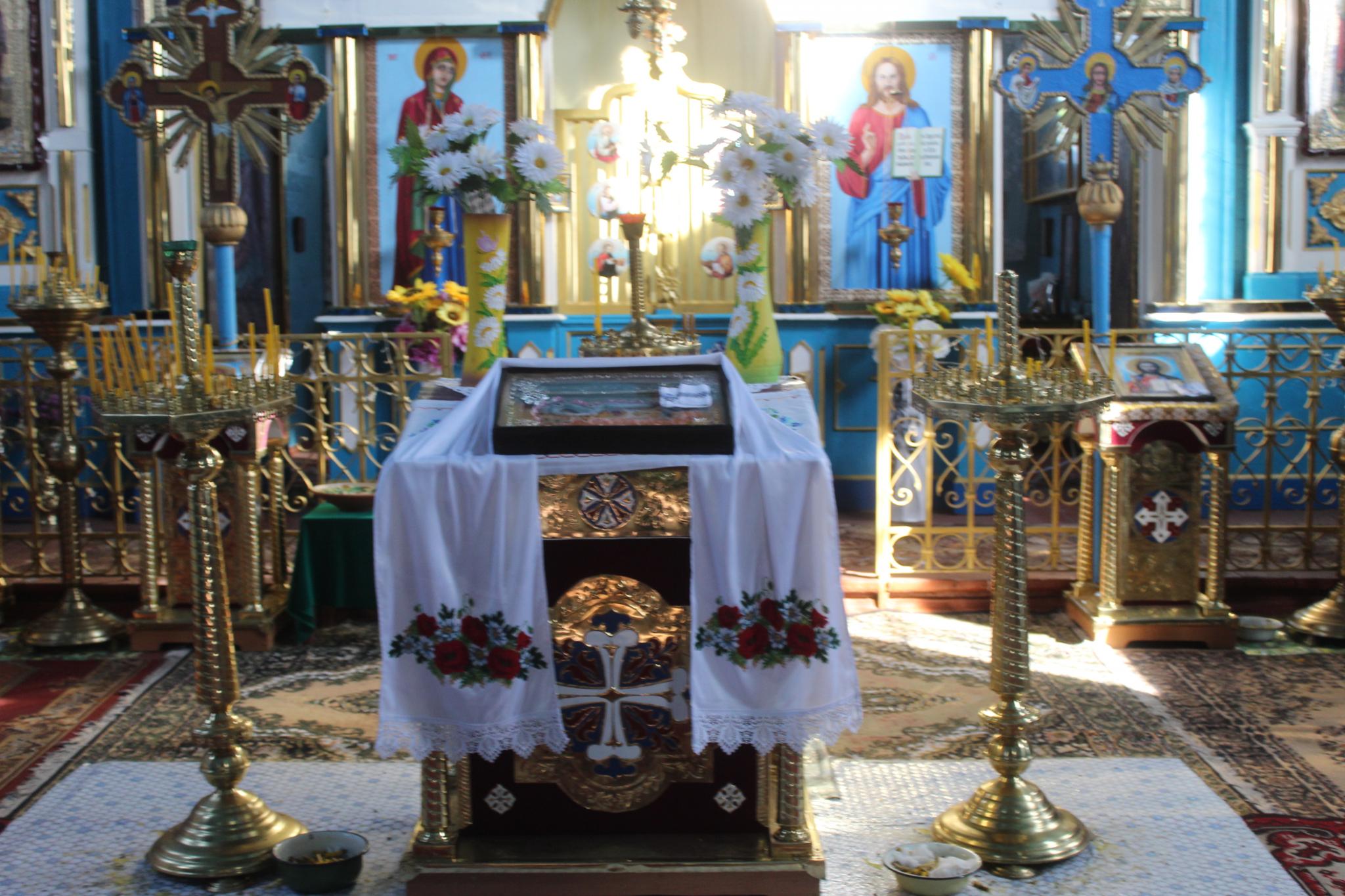 Новини Козятина - фото з Батюшка УПЦ передав ключі поліції і громада ПЦУ зайшла до храму