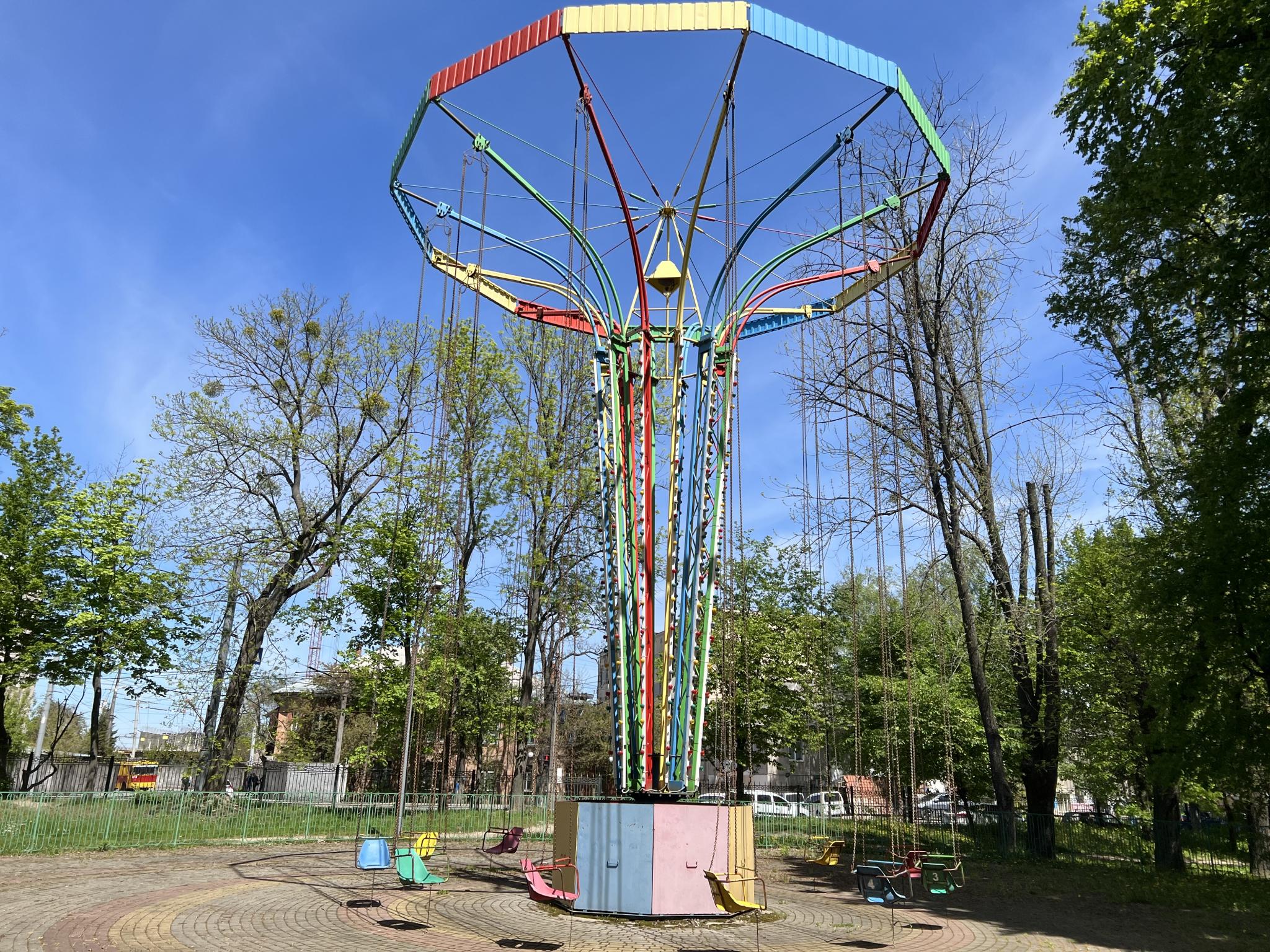 Новини Вінниці - фото з У центральному парку запрацювали атракціони. Яка вартість квитків?