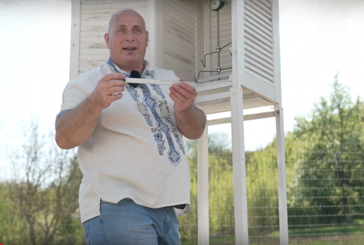 Новини Вінниці - фото з «Погода — це моя стихія»: угорець Жолт Карнер створив у Старостинцях метеостанцію за мільйон