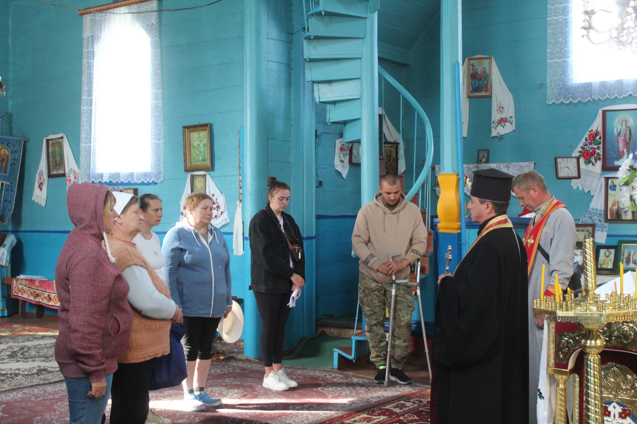 Новини Козятина - фото з Батюшка УПЦ передав ключі поліції і громада ПЦУ зайшла до храму